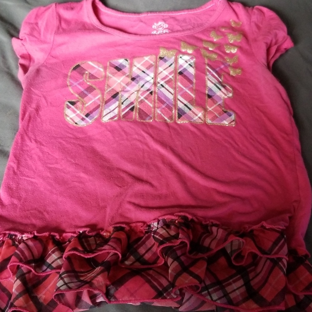 Girl's ruffled top